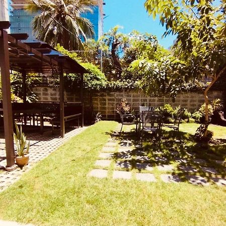 The Hub District Garden Suites Pasay Exteriör bild