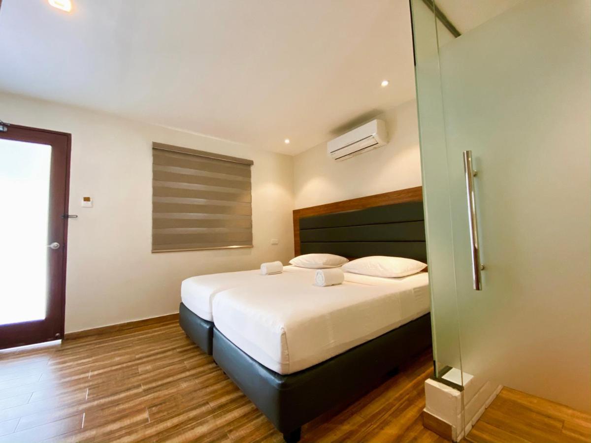 The Hub District Garden Suites Pasay Exteriör bild