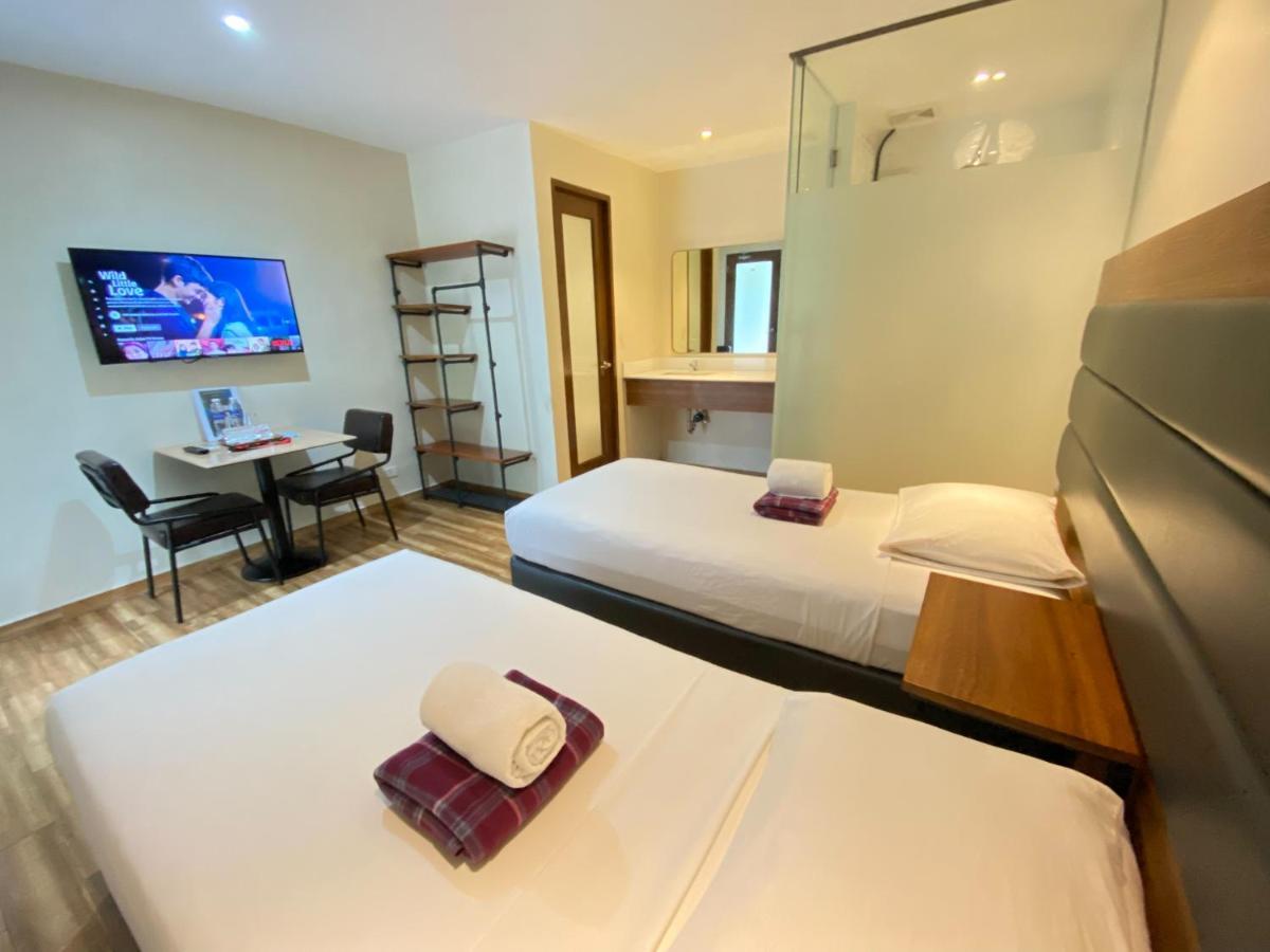 The Hub District Garden Suites Pasay Exteriör bild