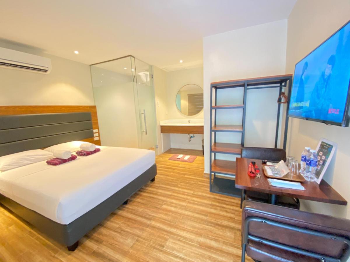 The Hub District Garden Suites Pasay Exteriör bild