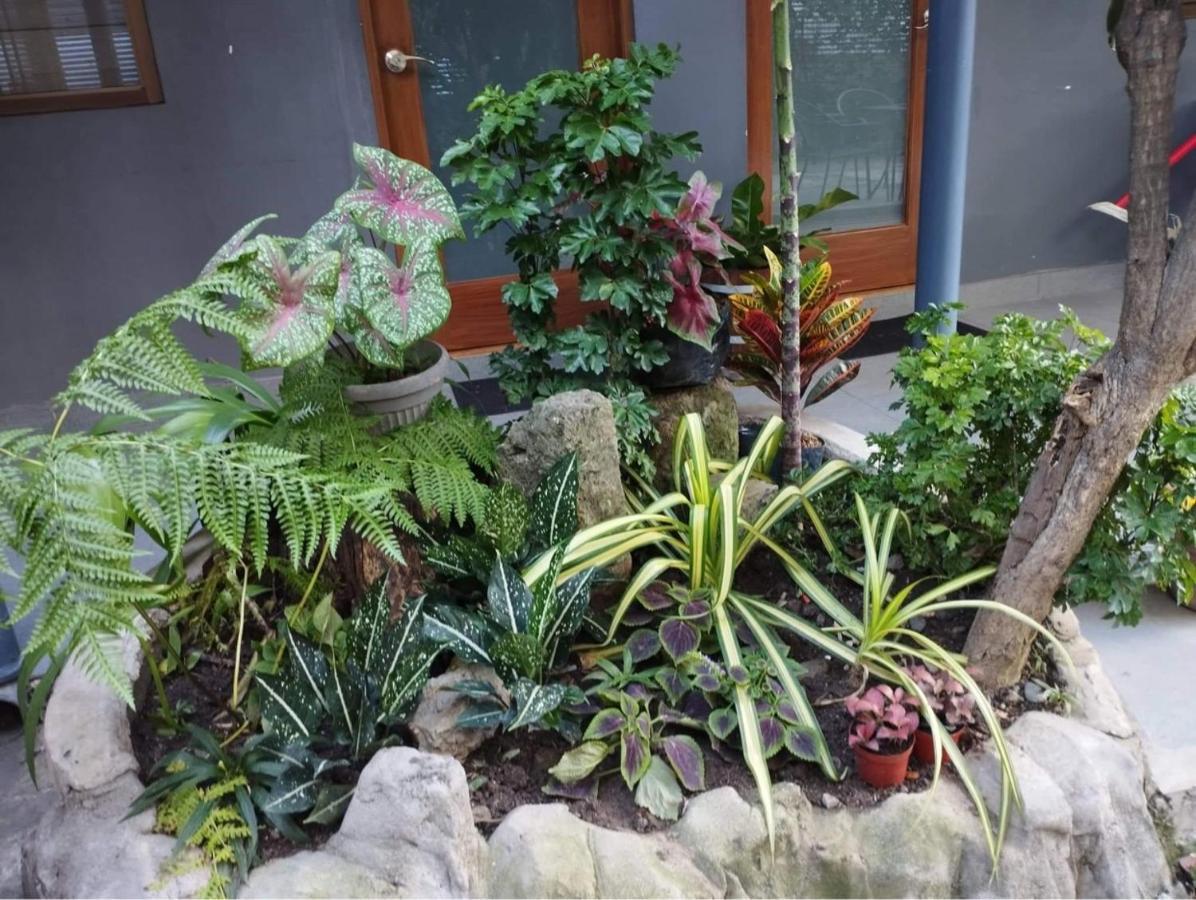 The Hub District Garden Suites Pasay Exteriör bild