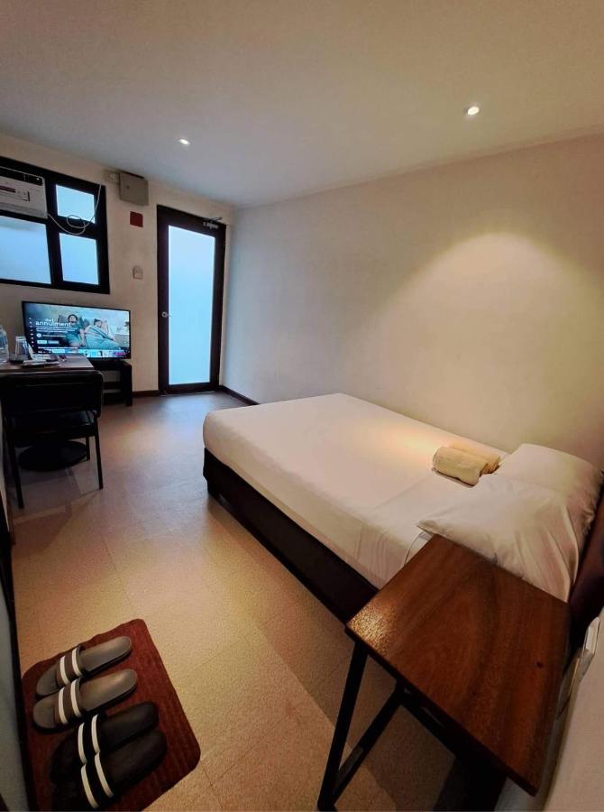 The Hub District Garden Suites Pasay Exteriör bild