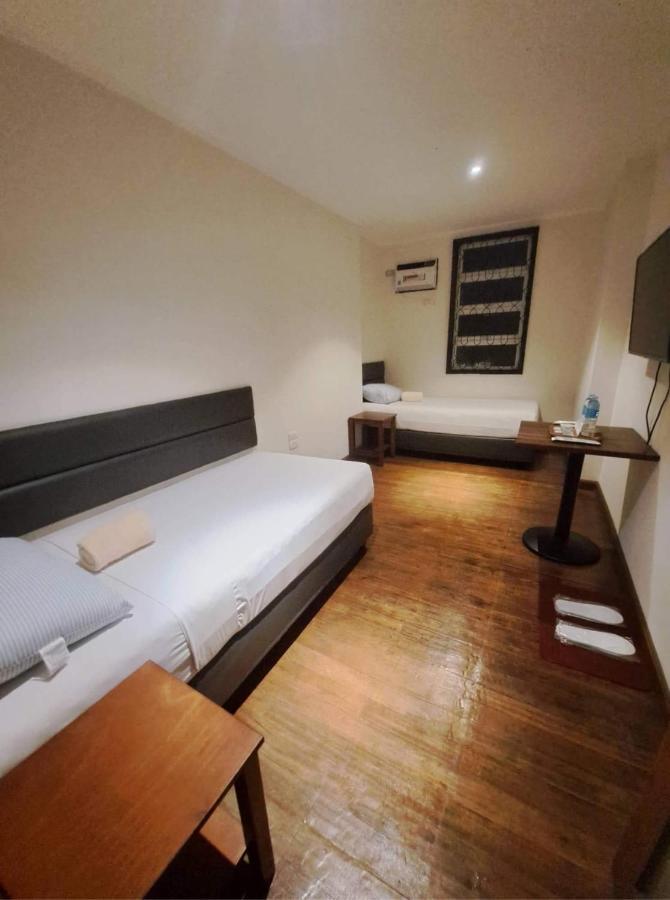 The Hub District Garden Suites Pasay Exteriör bild