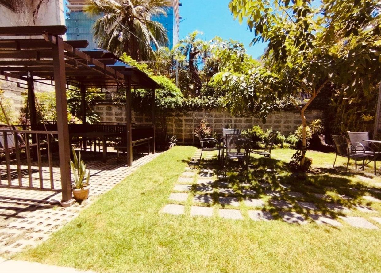 The Hub District Garden Suites Pasay Exteriör bild