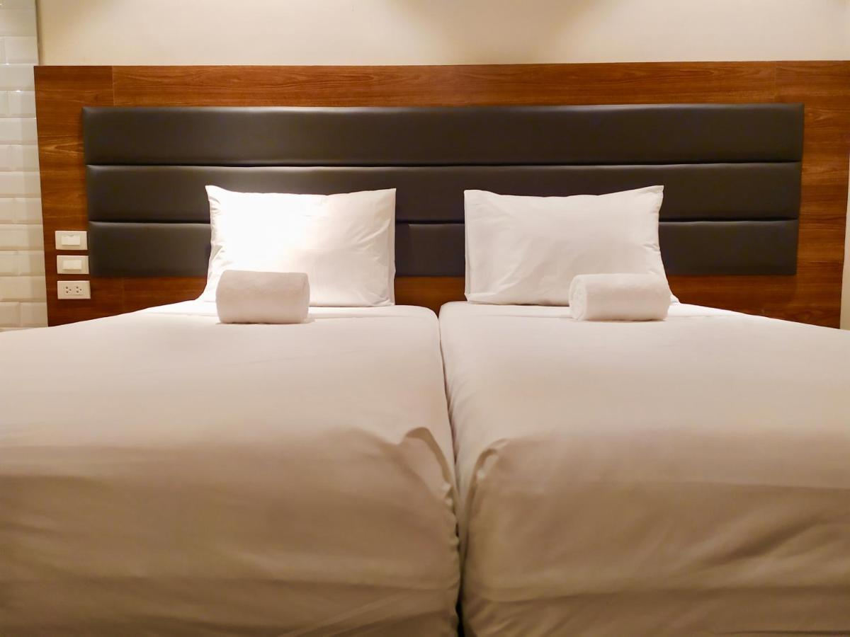 The Hub District Garden Suites Pasay Exteriör bild