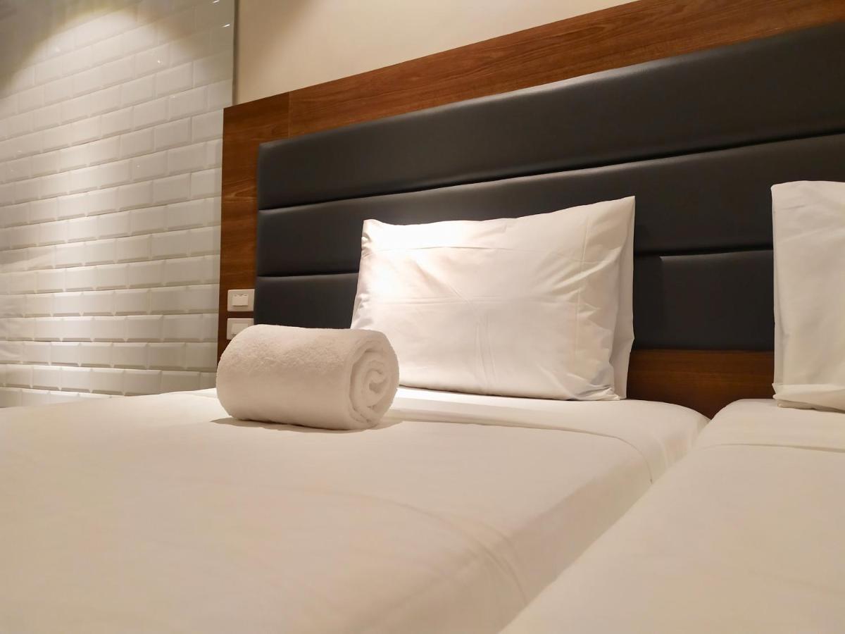 The Hub District Garden Suites Pasay Exteriör bild